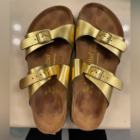 Birkenstock gold sandals - size 40 regular - women’s 9 - Picture 1 of 6